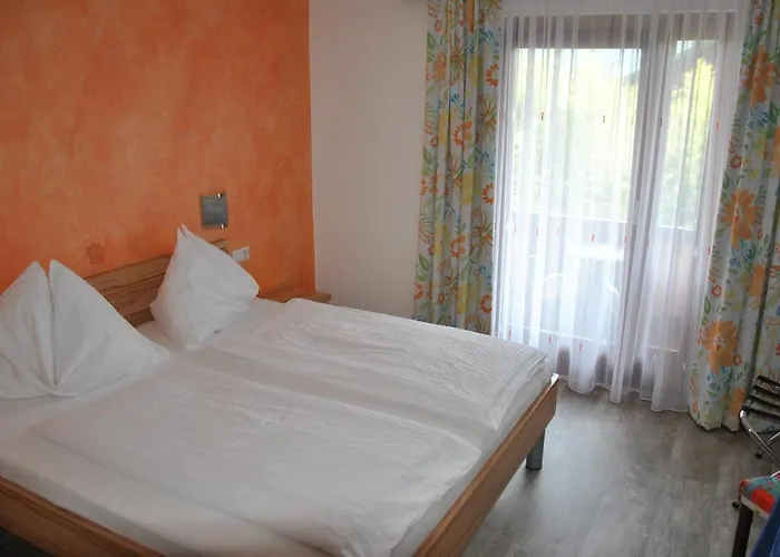 ゲストハウス Fruehstueckspension Matheidl