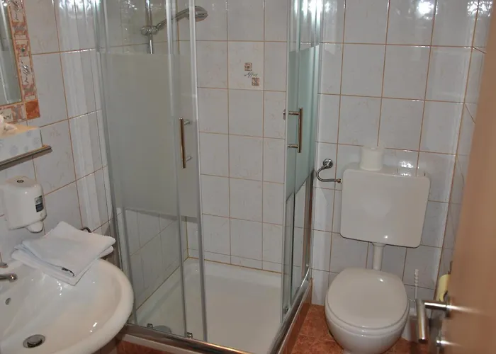 ゲストハウス Fruehstueckspension Matheidl 3*