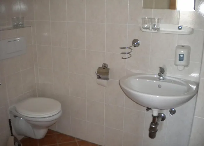 ゲストハウス Fruehstueckspension Matheidl フェルラッハ