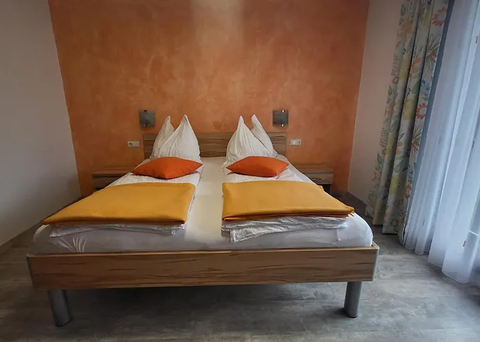 ゲストハウス Fruehstueckspension Matheidl