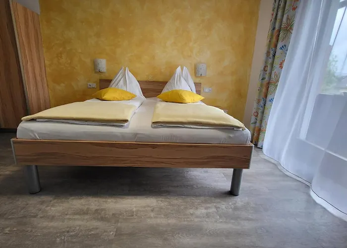 ゲストハウス Fruehstueckspension Matheidl 3*