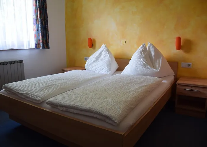 ゲストハウス Fruehstueckspension Matheidl 3*